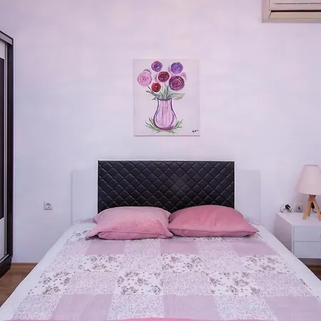 아파트 Four Guests Close To Center And Medical University *