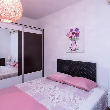 Four Guests Close To Center And Medical University Appartamento